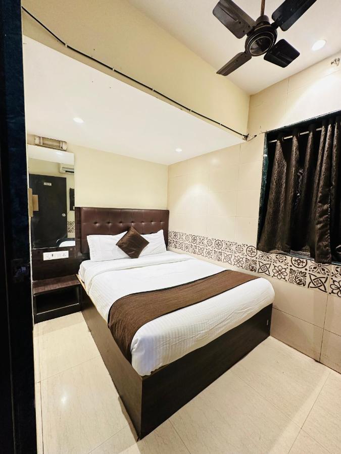 فندق Kalpana Residency - Near Us Embassy مومباي المظهر الخارجي الصورة
